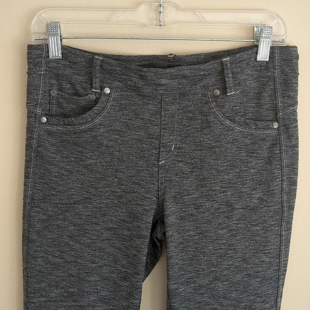 10 Short Kuhl Gray Pull On Style Stretchy Activewear Pants - Picture 3 of 15